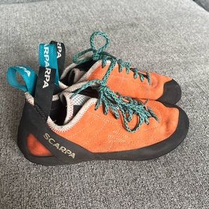 Scarpa Helix Rock Shoes / CLIMBING SHOES - Women's